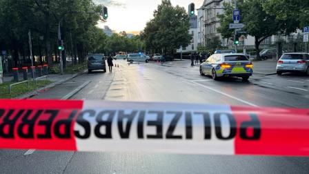 Policía acordonó el sitio donde una mujer atacó con cuchillo a transeúntes en Múnich.