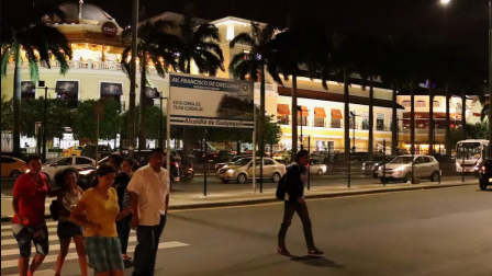 Un estructura colapsó en un centro comercial de Guayaquil, ubicado en la avenida Francisco de Orellana.