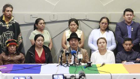Leonidas Iza en conferencia de prensa con otros líderes del movimiento indígena el lunes 9 de junio del 2025.
