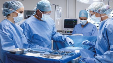 Las autoridades investigan a un médico peruano por la muerte de una ecuatoriana tras someterse a una cirugía estética en Roma.