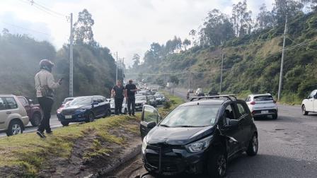 Un siniestro de tránsito se registró la tarde de este martes 10 de junio del 2025, en la avenida Simón Bolívar, en Quito