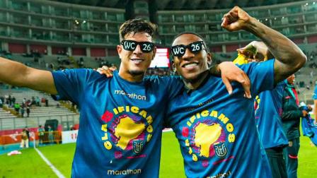 Los seleccionados de Ecuador festejaron la clasificación al quinto mundial después de empatar ante Perú sin goles.