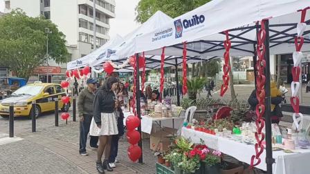 Las ferias de emprendimiento se realizan en Quito para promover la economía local.