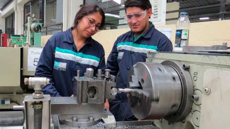 Jóvenes en un instituto público de Ecuador en junio del 2019.