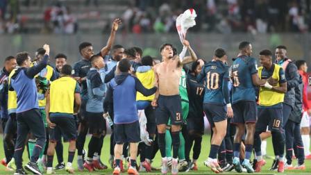 El festejo de la Selección de Ecuador al clasificar al quinto Mundial en la historia, tras empatar con Perú sin goles.