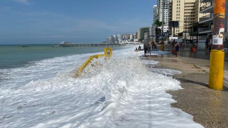El Inocar advierte que durante el fin de semana habrá oleaje en distintas playas del país.