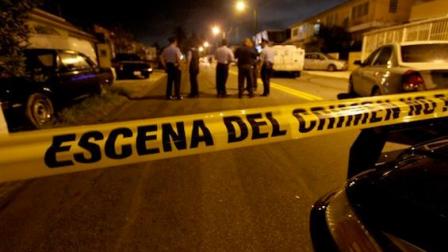 Un agente fue asesinado a tiros por un hombre durante un operativo en una urbanización privada de Machala.