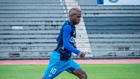 El jugador Miller Bolaños durante un entrenamiento del Guayaquil City,