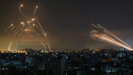El sistema del Domo de Hierro en Israel desvía e intercepta los cohetes disparados desde fuera del territorio nacional.