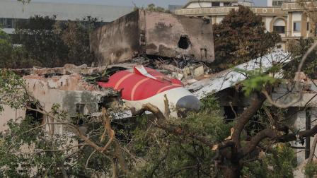 Un avión de la compañía Air India se estrelló sobre una residencia universitaria y dejó más de 240 muertos.