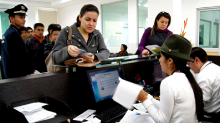 Usuarios no pueden acceder a servicios por falta de sistema en la Agencia Nacional de Tránsito.