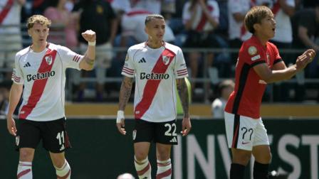 River Plate festeja uno de los tres goles en el debut del Mundial de Clubes.