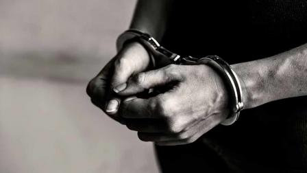 Persona detenida y esposada (imagen referencial)