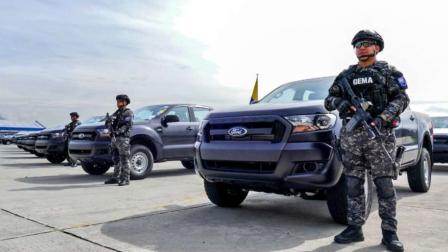 El Gobierno entregó, en 2023, vehículos blindados a la Policía Nacional
