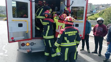 El Cuerpo de Bomberos de Quito atendió una emergencia vial registrada este jueves 19 de junio del 2025.