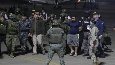 En la base aérea Simón Bolívar, autoridades del gobierno de Ecuador, dieron detalles de la recaptura de José Adolfo Macias, alias "Fito", líder del GDO Los Choneros.Fotos: Alejandro Baque/API