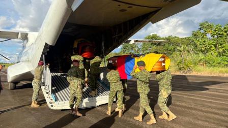 11 militares murieron víctimas de un ataque armado en Alto Punino. Sus cuerpos fueron trasladados a Quito.