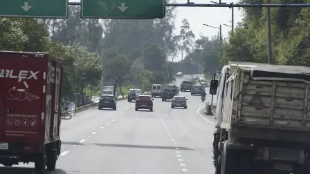 La medida de restricción Pico y Placa rige en la zona urbana de Quito este viernes 27 de junio del 2025.