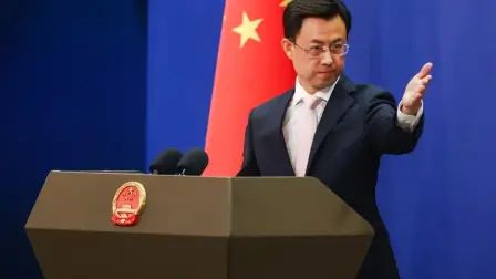 Guo Jiakun, portavoz de la Cancillería de China, durante una conferencia de prensa.