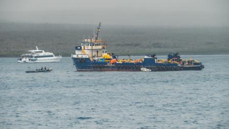 Activan operativo técnico por hundimiento de embarcación en Galápagos.