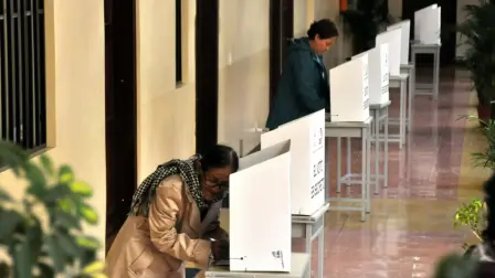 Los colectivos de mujeres rechazan las reformas al Código de la Democracia que se realizaron en la Asamblea Nacional.