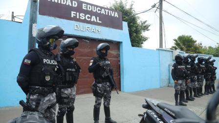 Un Acuerdo ministerial plantearía el ingreso de fuerza pública a instituciones educativas de Ecuador