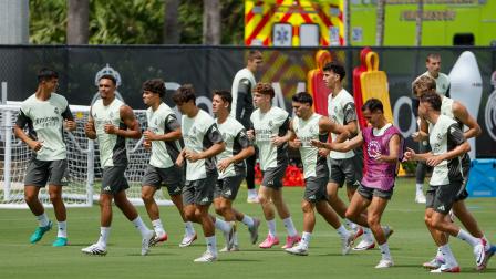 Jugadores del Real Madrid participan en un entrenamiento en The Gardens North County District Park de Palm Beach, Florida (Estados Unidos).
