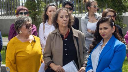 Representantes de organizaciones de mujeres de Ecuador exigieron al presidente Daniel Noboa que vete el artículo de una reciente reforma al Código de la Democracia.