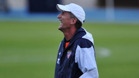 Edgardo Bauza en un entrenamiento de Liga de Quito.