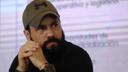 Luis Chonillo, alcalde del cantón Durán, llega con fuerte resguardo de seguridad a una rueda de prensa donde presentó "El Plan Cantonal de Convivencia Pacífica y Gobernanza Ciudadana de Durán"