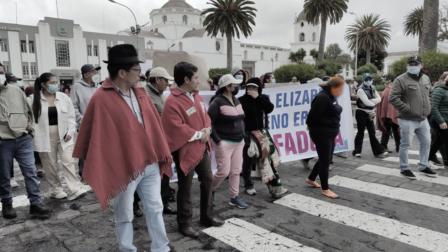 Paulina M, funcionaria municipal de Latacunga, estafó a 50 personas.