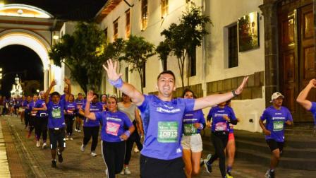 La 'Ruta de las Iglesias' es una competencia atlética de 10 kilómetros que se realiza en Quito durante la noche.