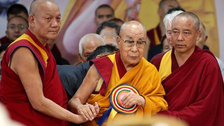 El líder espiritual del budismo tibetano, el Dalai Lama, celebró su 90 cumpleaños en el templo tibetano de Tsuglagkhang.