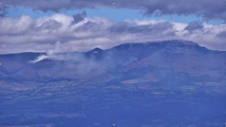 La magnitud del incendio en Pasochoa movilizó a personal de los Bomberos de Quito y de la Secretaría de Riesgos