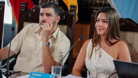 El alcalde de Guayaquil, Aquiles Álvarez y la vicealcaldesa Tatiana Coronel durante una sesión del Municipio.