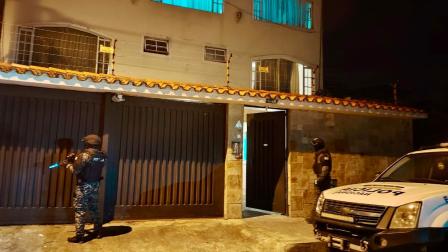 La Policía Nacional realizó tres allanamientos en Quito la madrugada de este miércoles 9 de julio del 2025.