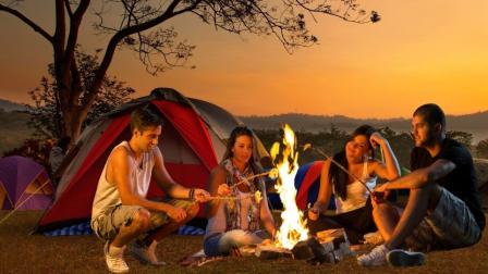 Acampar es una oportunidad para conectarse con la naturaleza y disfrutar del aire libre.