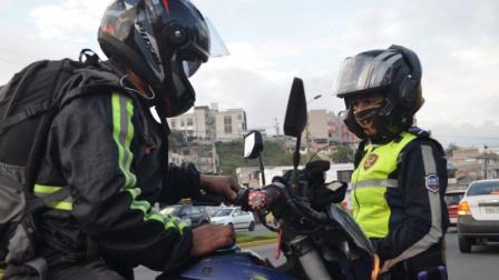 Las motocicletas también están incluidas en la medida de restricción vehicular.