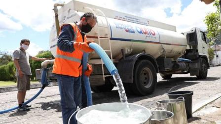 Los habitantes del sur de Quito recibirán agua potable por medio de tanqueros durante 12 días.