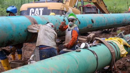 Personal de Petroecuador realiza trabajos de mantenimiento en el SOTE el pasado 5 de julio del 2025.