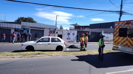 Un vehículo atropelló a una joven la mañana de este lunes 14 de julio del 2025