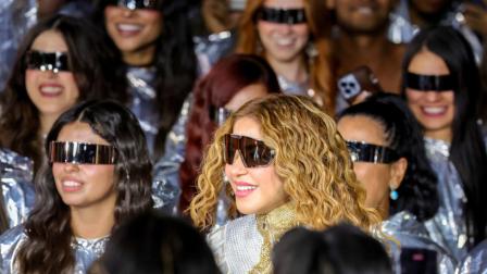 Shakira caminó con sus fans al comienzo de su espectáculo de su gira mundial 'Las Mujeres Ya No Lloran' en Las Vegas, en junio de 2025