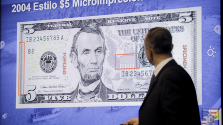 Expertos estadounidenses capacitaron a funcionarios públicos y privados de Ecuador sobre cómo detectar billetes falsos.