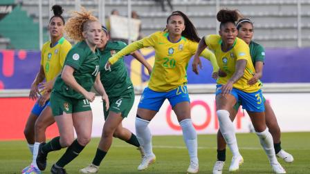 La Copa América Femenina entre Bolivia y Brasil en el estadio Gonzalo Pozo Ripalda en Quito.