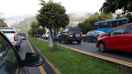 La medida de restricción Pico y Placa rige en la zona urbana de Quito. Los dígitos 7 y 8 no circulan los días jueves.