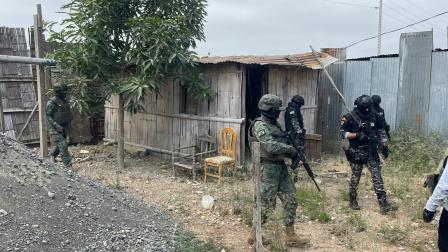 Militares liberan a ciudadano secuestrado que era custodiado por un menor de edad en el sector Finca Delia del cantón Durán, en Guayas.