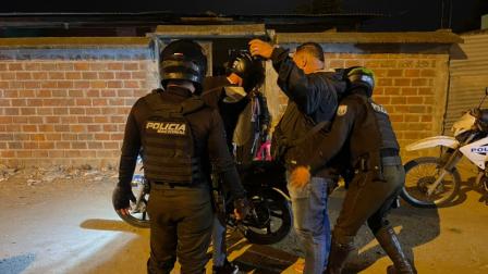 Unos policían realizaron un operativo de seguridad en Machala, el lunes 14 de julio del 2025
