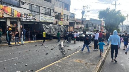 Varios vehículos colisionados y personas heridas se registraron este sábado 19 de julio del 2025, en un siniestro de tránsito en el norte de Quito.