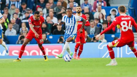 Pervis Estupiñán jugador del Brighton de Inglaterra.