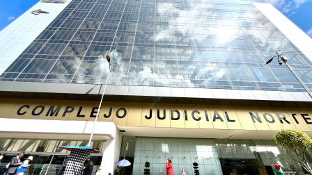 La audiencia se llevó a cabo de forma presencial en el Complejo Judicial Norte, en el sector de Iñaquito.
